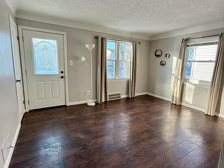 25304 Culver St — Photo 6
