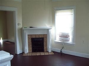 4th image of 627 Crawford St