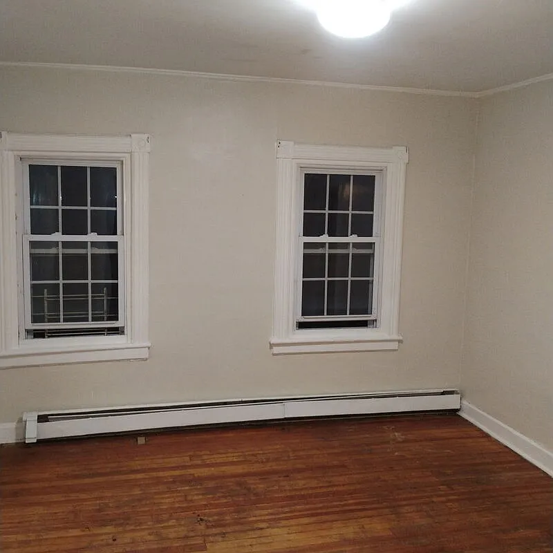 3 bed, 1.0 bath, $1,350 — Photo 4