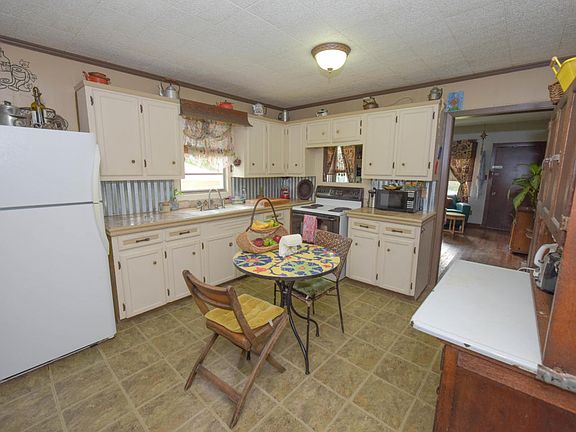 4th image of 225 Reggie Rd