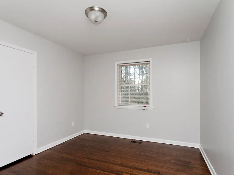 401 Valley View Dr — Photo 16