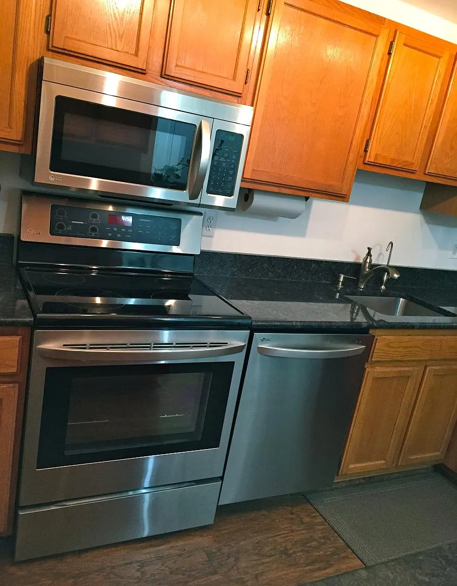 3 bed, 2.5 bath, 1452 sqft, $3,000 — Photo 2