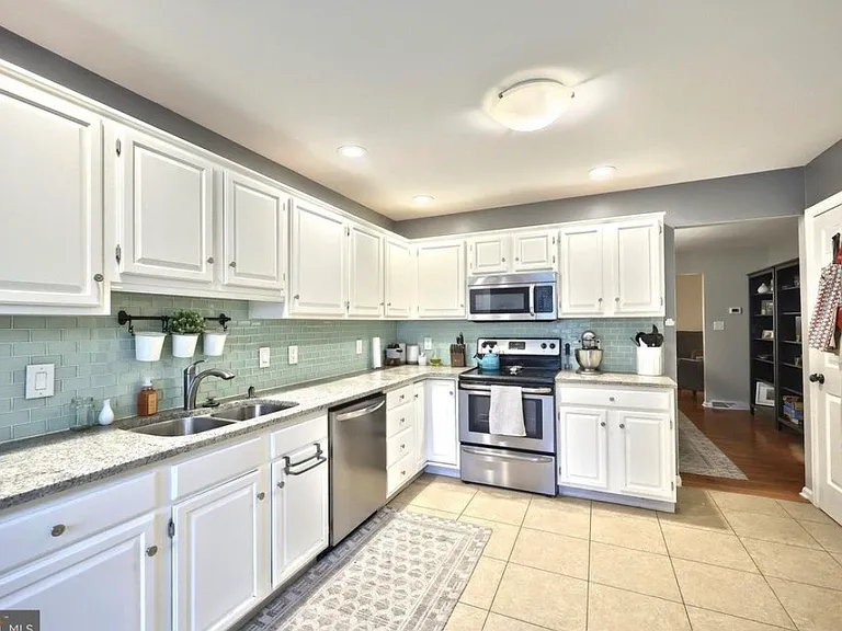 416 Huntington Dr — Photo 5