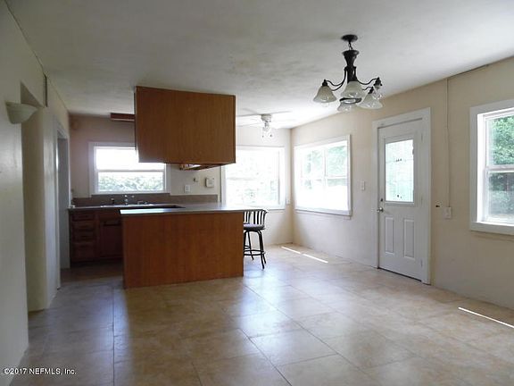 2nd image of 6190 Mercer Cir E
