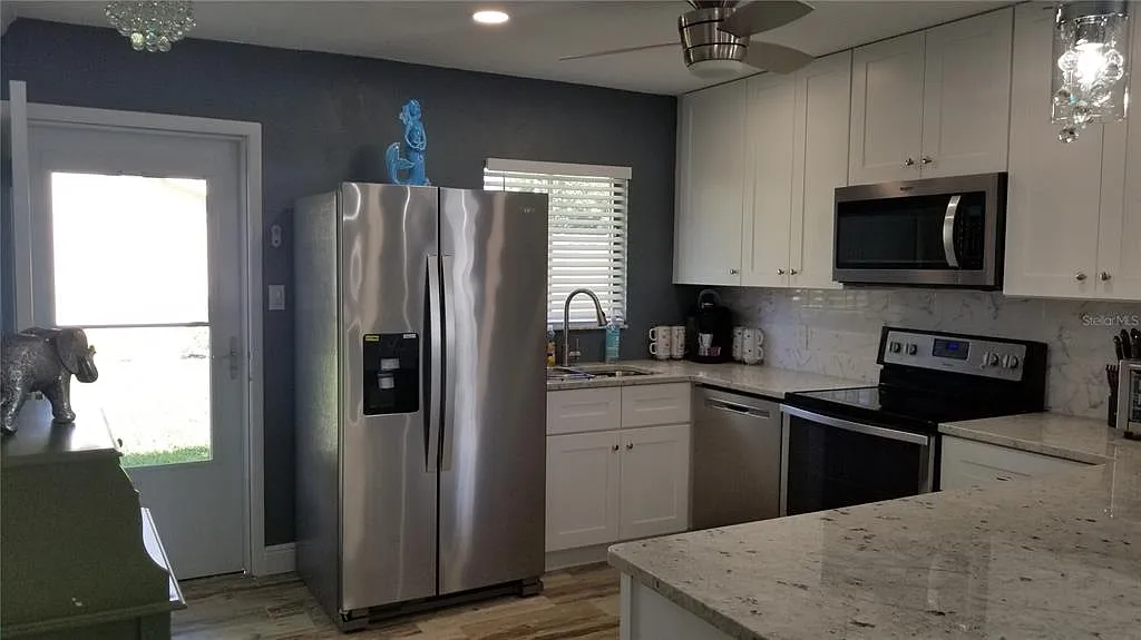 2 bed, 2.0 bath, 874 sqft, $1,900 — Photo 4