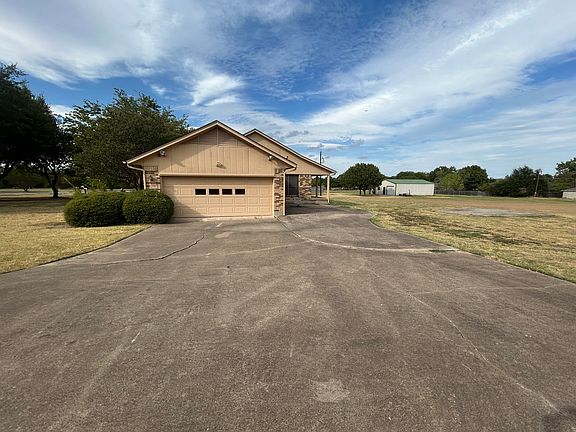 3rd image of 215 Windy Ln
