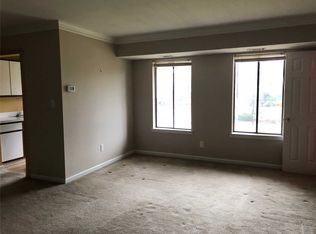 8 Cheyenne Ct, Coram, NY 11727