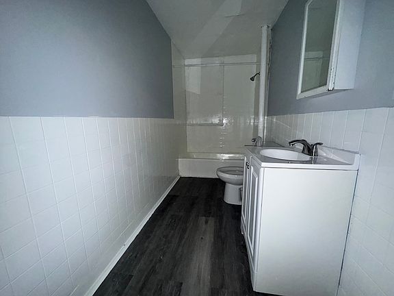 2nd image of 50 Lasalle St #2E