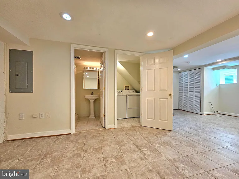 3109 Mosby St — Photo 19