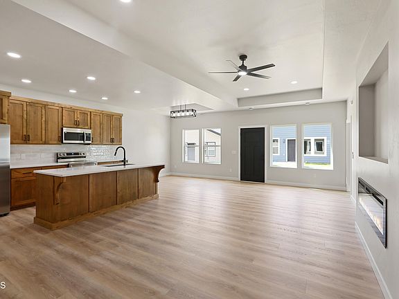 3rd image of 3337 35th St W