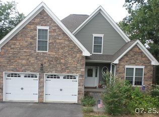 1065 Green Ridge Rd, Christiansburg, VA 24073