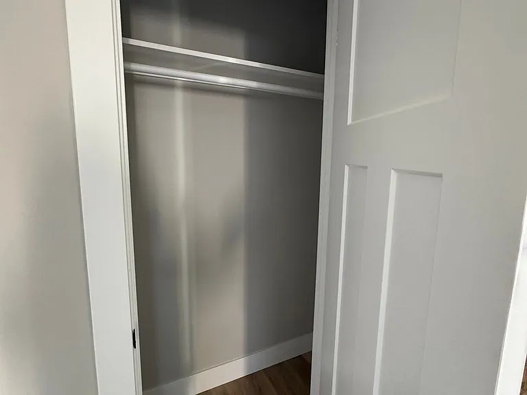(2nd floor) hallway closet
