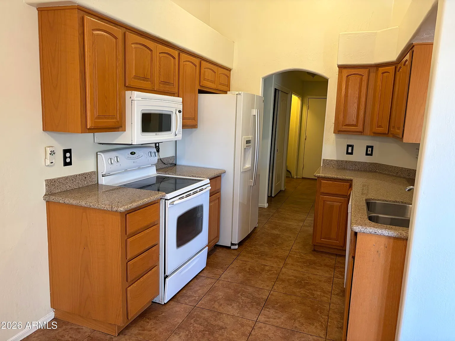 3 bed, 2.0 bath, 1242 sqft, $1,995 — Photo 2