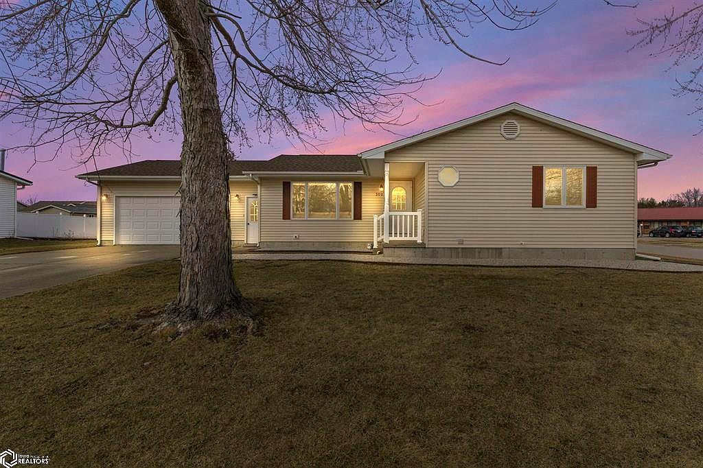 302 W Oak St, Danville, IA 52623 Zillow