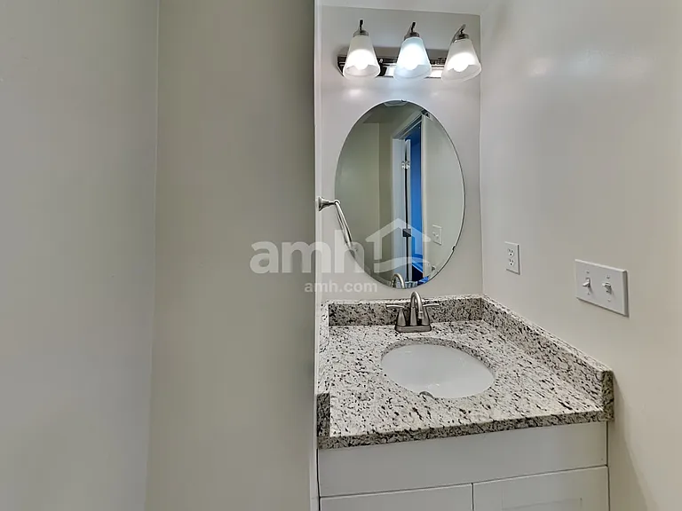 2159 Glenview Dr — Photo 10