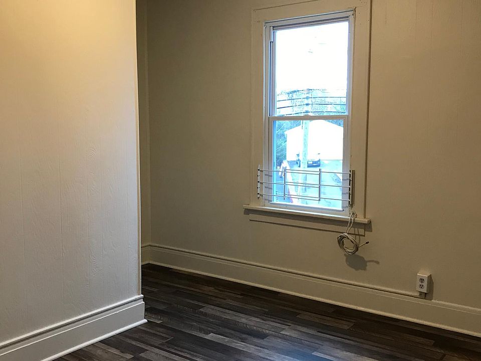 2nd image of 893 Highland Ave #2