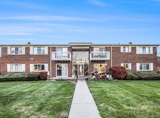42743 Sheldon Pl APT 119, Clinton Township, MI