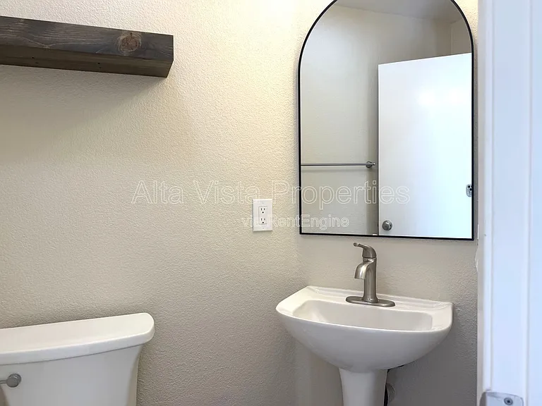 11877 Spruce Run Dr #B — Photo 12