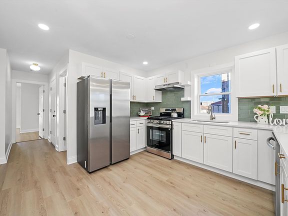 2nd image of 5334 W Gladys Ave