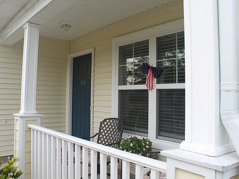 111 Glasgow Dr — Photo 4