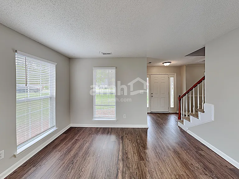 1020 Ridgefield Cir — Photo 8