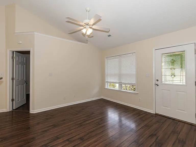 709 Arden St — Photo 3