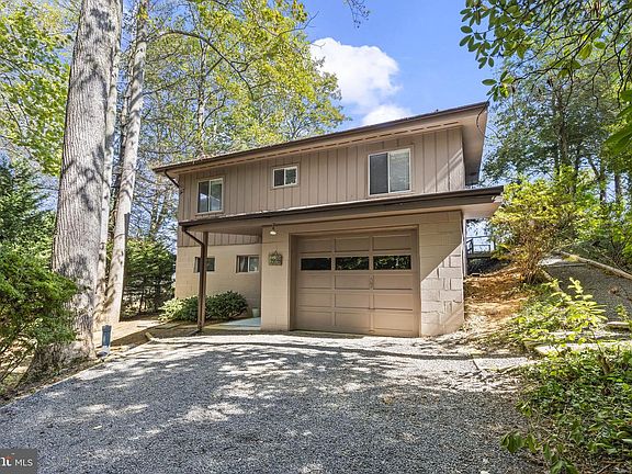 3rd image of 1928 Elm Rd