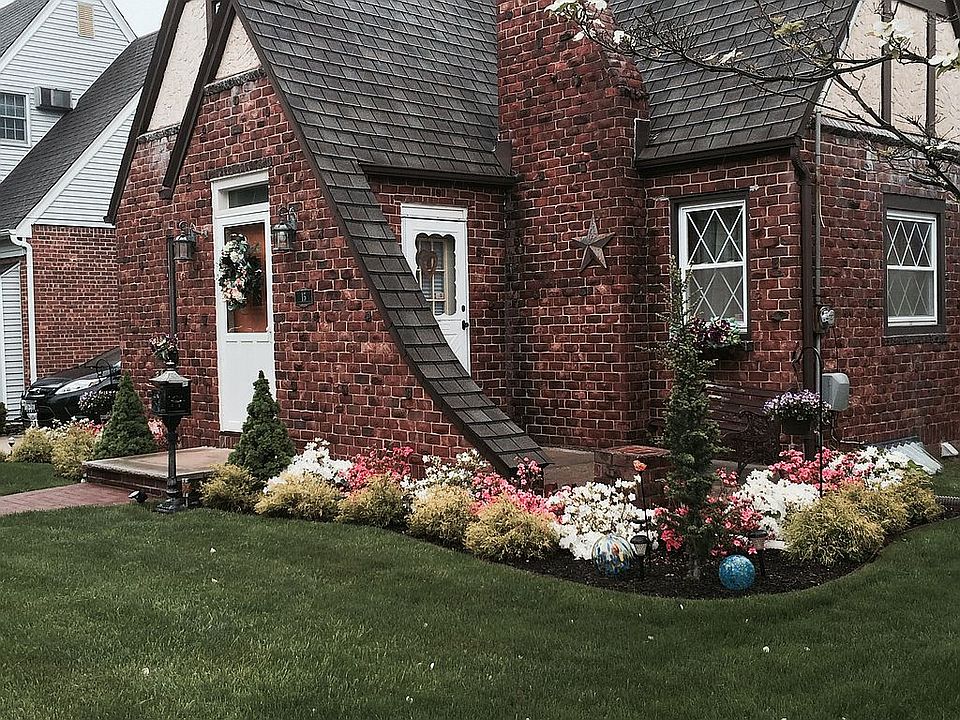 1st image of 15 Alexine Ave