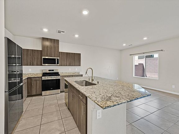 4th image of 3840 Corellia Ave