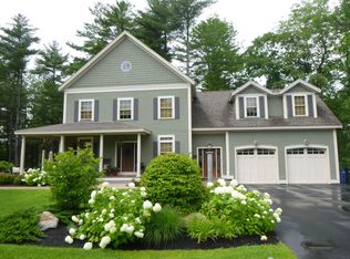 40 Farm Gate Rd, Falmouth, ME 04105