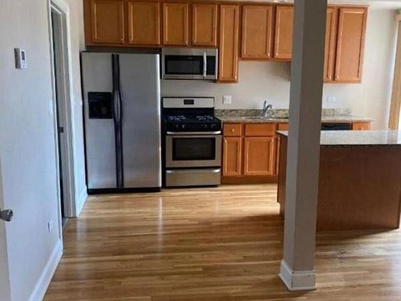 3rd image of 4601 S Indiana Ave Unit 401