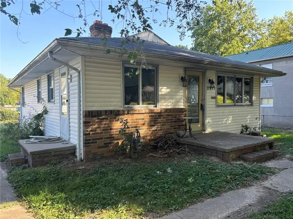 2911 Faraon St, Saint Joseph, MO 64501