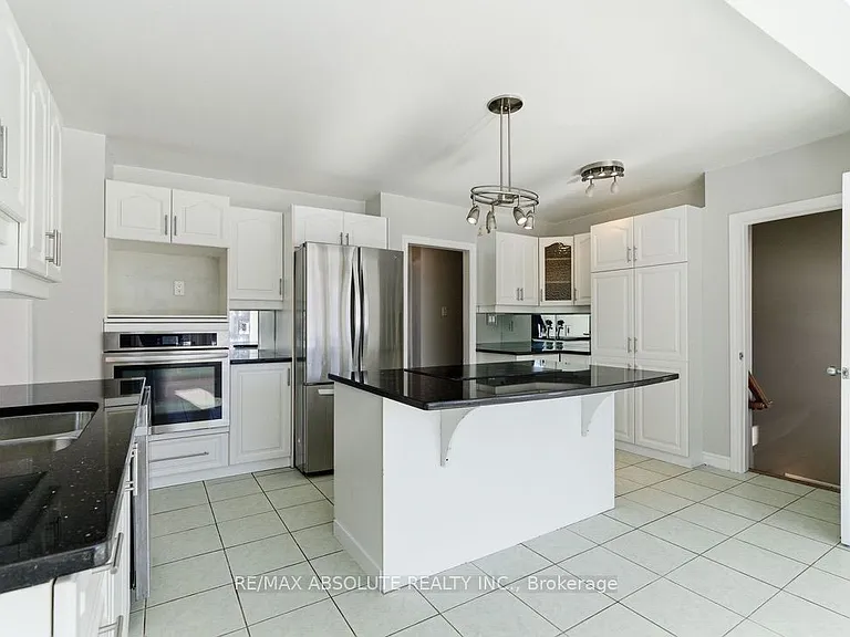 10 Elma St — Photo 8
