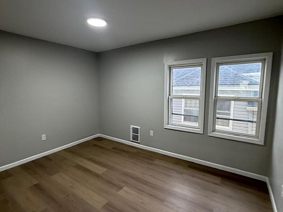 4th image of 300 Chadwick Ave #C