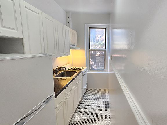 5th image of 3900 Greystone Ave APT 33E