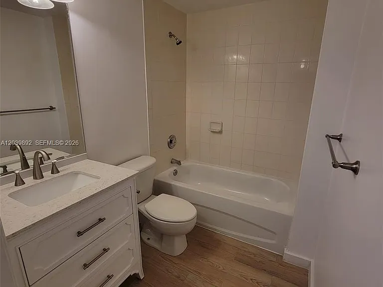1300 NE 109th St #405 — Photo 16
