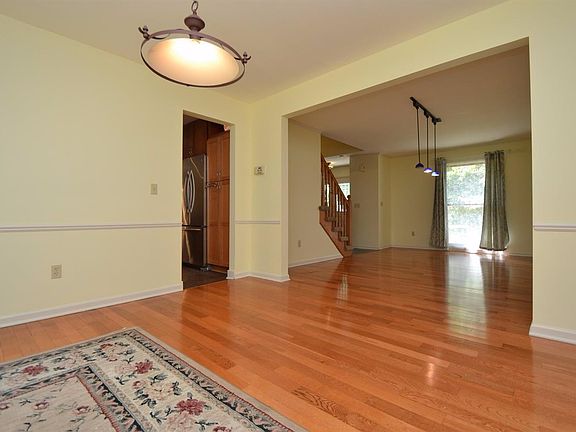 4th image of 857 Brookside Dr