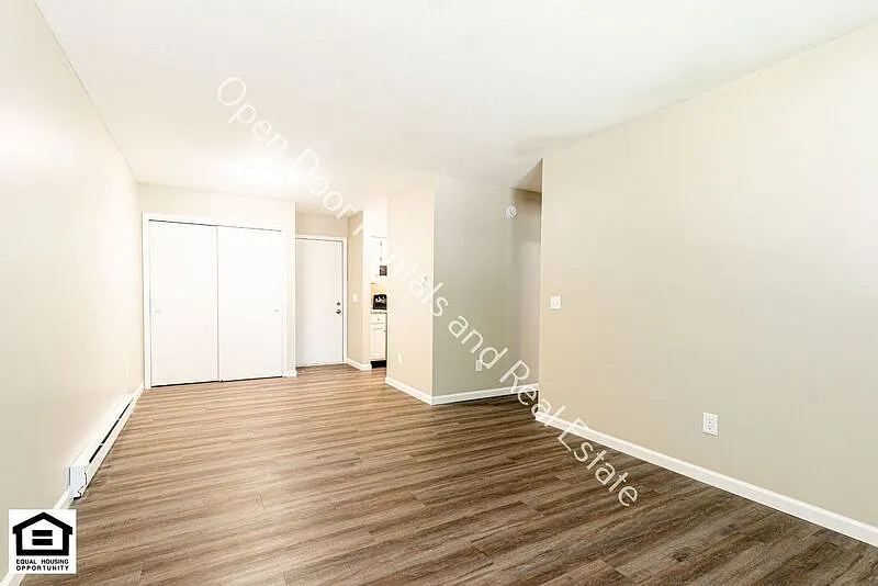 1 bed, 1.0 bath, $875 — Photo 4