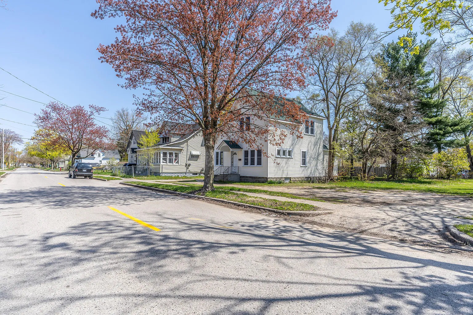 1690 Pine St photo 1