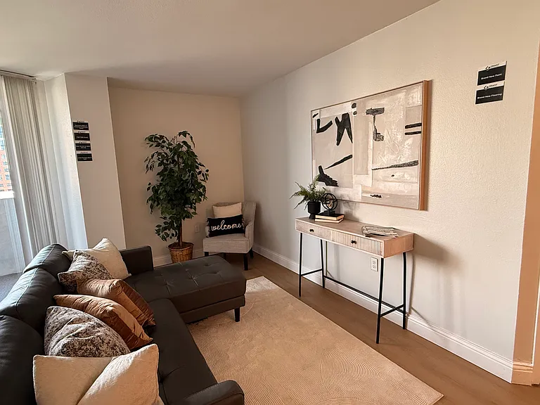 601 W 11th Ave — Photo 3