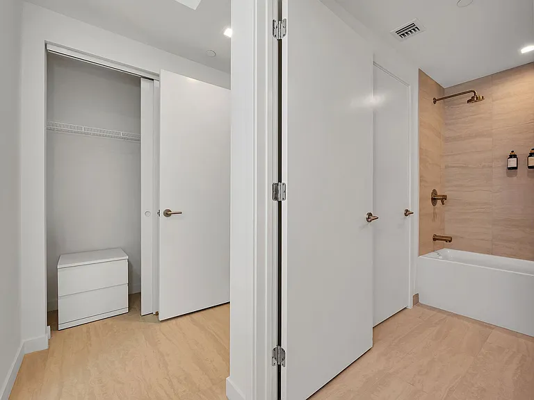 77 SE 5th St #1906 — Photo 9