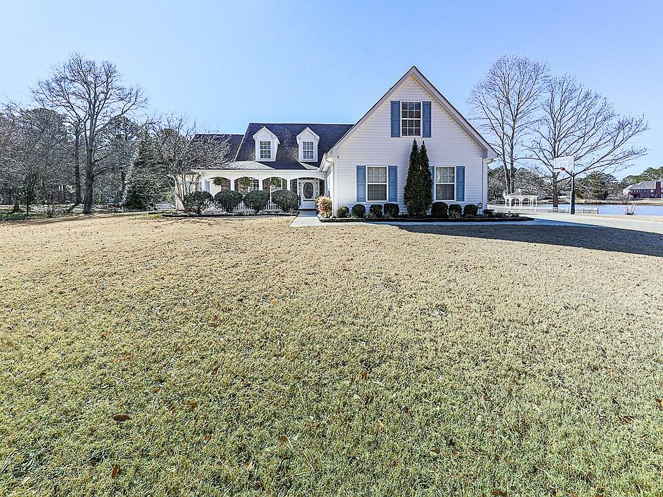 1st image of 64 Woodcrest Dr