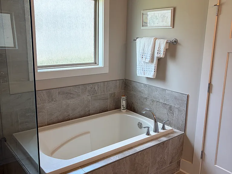 2412 Celia Ct SW — Photo 7