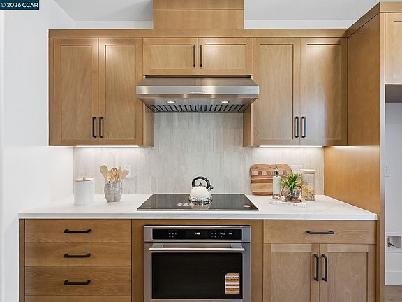 2nd image of 3089 El Camino Real #4