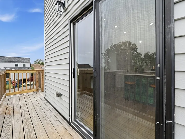 1361 Hawthorne St — Photo 39