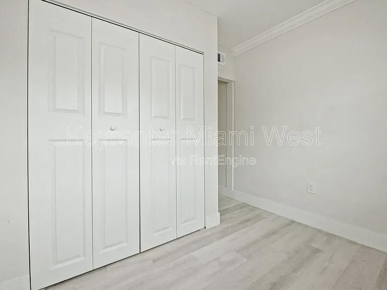 219 NW 10th Ave #4 — Photo 12