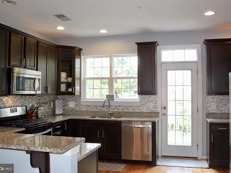 7452 Riding Meadow Way — Photo 8