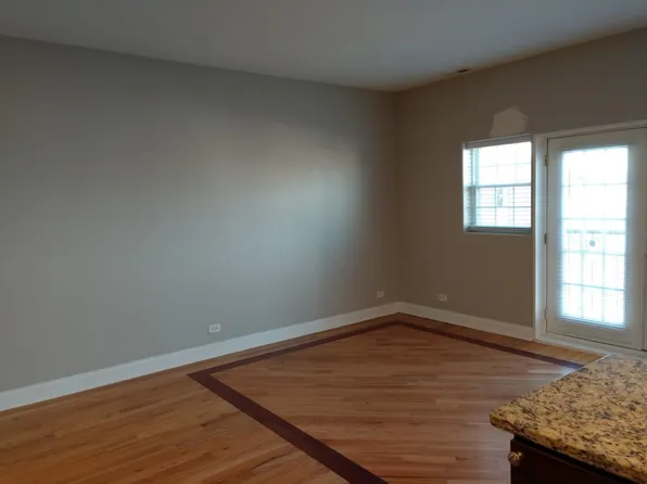 537 E 43rd St APT 3E, Chicago, IL 60653