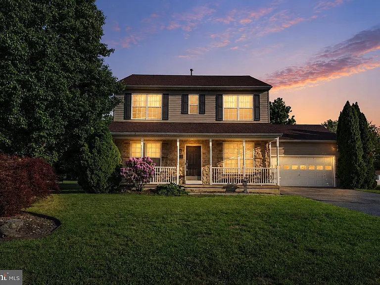 33 Lindley Dr — Photo 2