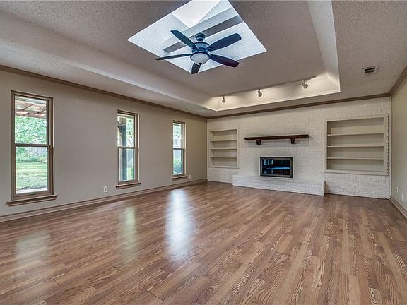 4th image of 614 Medina Dr
